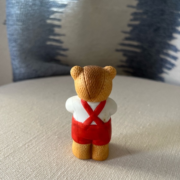 EUC Lucy Rigg bear holding a 4 figurine - Picture 2 of 3